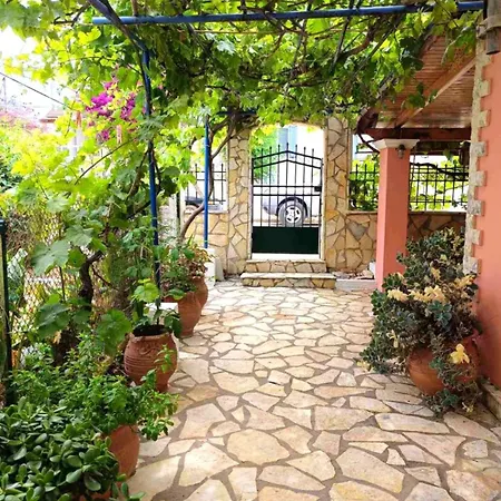 Nyaraló Marlene Karavómilosz